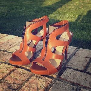 Jessica Simpson heels